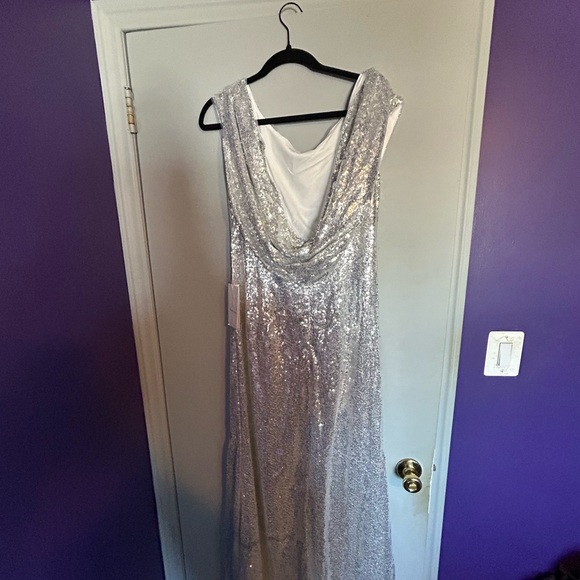Long bridesmaid silver sequin dress - Picture 3 of 5